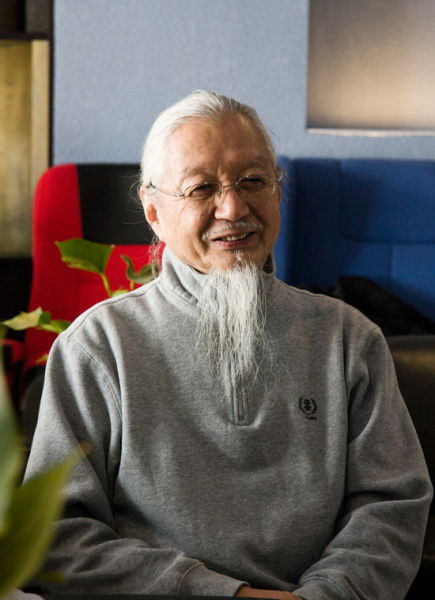 配乐大师胡伟立